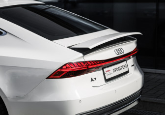 Подержанный автомобиль Audi A7 2021 года (13 фото)