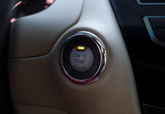 Подержанный автомобиль Infiniti QX60 2017 года (17 фото)