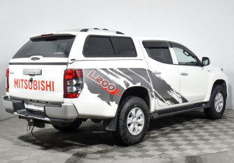 Подержанный автомобиль Mitsubishi L200 2022 года (5 фото)