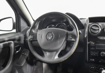 Подержанный автомобиль Renault Duster 2016 года (13 фото)