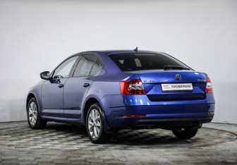 Подержанный автомобиль Skoda Octavia Liftback 2019 года (7 фото)