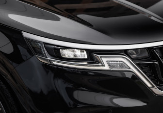 Подержанный автомобиль Kia Carnival 2021 года (10 фото)