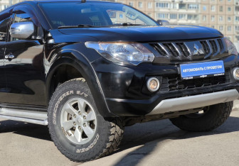 Подержанный автомобиль Mitsubishi L200 2017 года (8 фото)