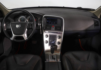 Подержанный автомобиль Volvo XC60 2012 года (9 фото)
