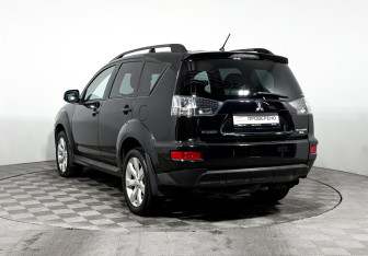 Подержанный автомобиль Mitsubishi Outlander 2012 года (7 фото)