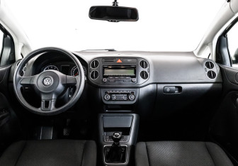 Подержанный автомобиль Volkswagen Golf Plus 2011 года (10 фото)