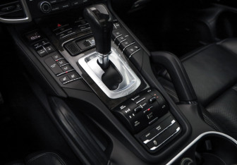 Подержанный автомобиль Porsche Cayenne 2017 года (21 фото)