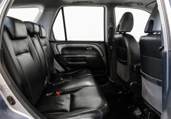 Подержанный автомобиль Honda CR-V 2006 года (15 фото)