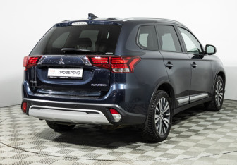 Подержанный автомобиль Mitsubishi Outlander 2019 года (5 фото)