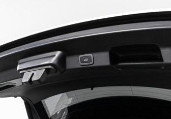 Подержанный автомобиль Jaguar F-Pace 2017 года (16 фото)