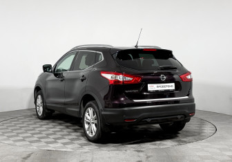 Подержанный автомобиль Nissan Qashqai 2014 года (7 фото)