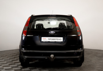 Подержанный автомобиль Ford Focus Wagon 2005 года (6 фото)