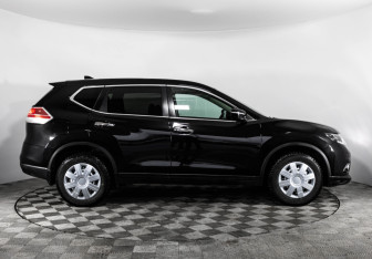 Подержанный автомобиль Nissan X-Trail 2017 года (4 фото)