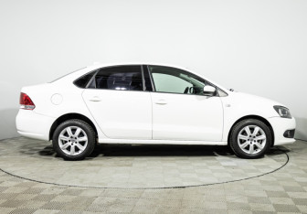 Подержанный автомобиль Volkswagen Polo Sedan 2012 года (4 фото)