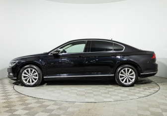 Подержанный автомобиль Volkswagen Passat Sedan 2017 года (8 фото)