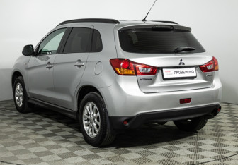 Подержанный автомобиль Mitsubishi ASX 2015 года (7 фото)