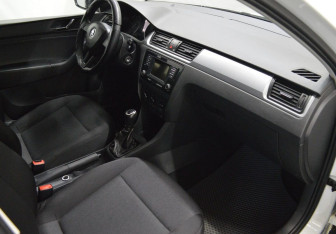 Подержанный автомобиль Skoda Rapid Liftback 2017 года (12 фото)