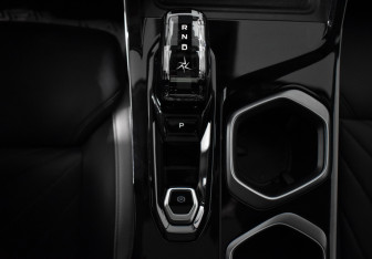 Подержанный автомобиль Geely Atlas 2023 года (22 фото)