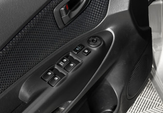 Подержанный автомобиль Hyundai Tucson 2008 года (10 фото)