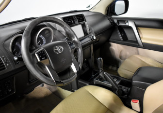 Подержанный автомобиль Toyota Land Cruiser Prado 2011 года (9 фото)