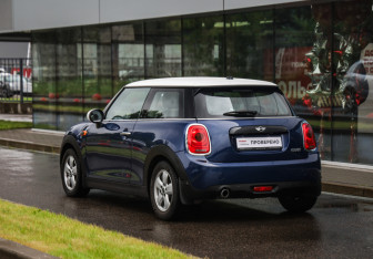 Подержанный автомобиль MINI Hatch 2016 года (8 фото)