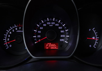 Подержанный автомобиль Kia Rio Sedan 2015 года (12 фото)