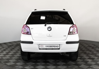 Подержанный автомобиль Geely MK Cross 2012 года (6 фото)