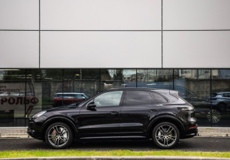 Подержанный автомобиль Porsche Cayenne 2019 года (9 фото)