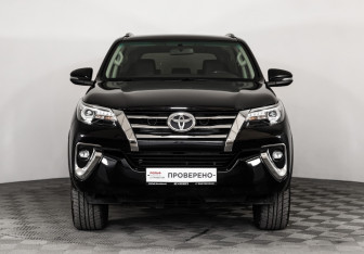 Подержанный автомобиль Toyota Fortuner 2017 года (3 фото)