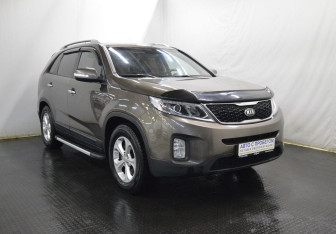Подержанный автомобиль Kia Sorento 2015 года (3 фото)