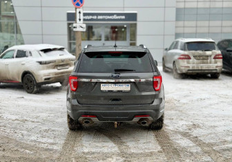 Подержанный автомобиль Ford Explorer 2018 года (5 фото)