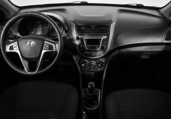 Подержанный автомобиль Hyundai Solaris Hatchback 2014 года (14 фото)