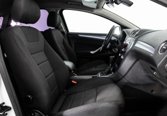 Подержанный автомобиль Ford Mondeo Sedan 2011 года (17 фото)