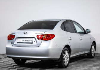 Подержанный автомобиль Hyundai Elantra Sedan 2008 года (5 фото)