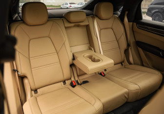 Подержанный автомобиль Porsche Cayenne 2021 года (32 фото)