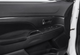 Подержанный автомобиль Mitsubishi ASX 2013 года (16 фото)