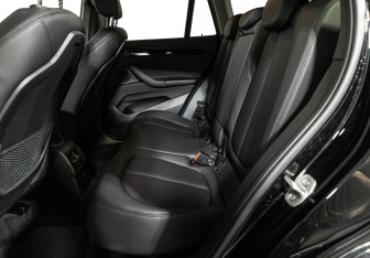Подержанный автомобиль BMW X1 2021 года (10 фото)