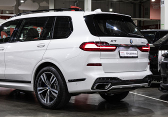 Подержанный автомобиль BMW X7 2020 года (12 фото)