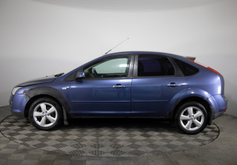 Подержанный автомобиль Ford Focus Hatchback 2007 года (7 фото)