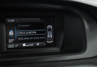 Подержанный автомобиль Volvo V40 Cross Country 2013 года (17 фото)