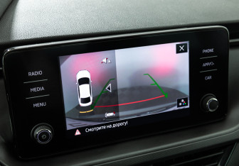 Подержанный автомобиль Skoda Rapid Liftback 2021 года (16 фото)