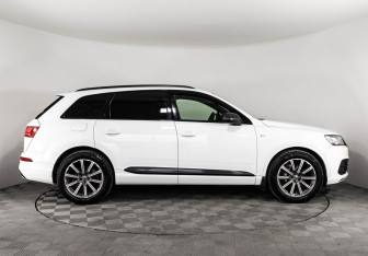 Подержанный автомобиль Audi Q7 2016 года (4 фото)