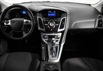 Подержанный автомобиль Ford Focus Hatchback 2013 года (15 фото)
