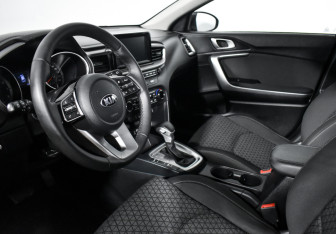 Подержанный автомобиль Kia Ceed Wagon 2019 года (9 фото)