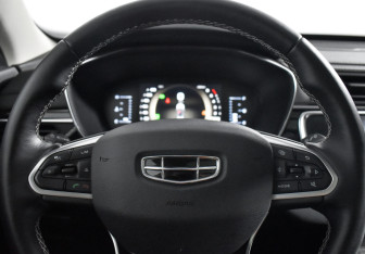 Подержанный автомобиль Geely Atlas Pro 2023 года (18 фото)
