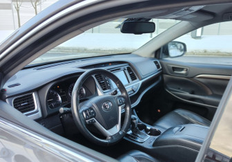 Подержанный автомобиль Toyota Highlander 2014 года (20 фото)