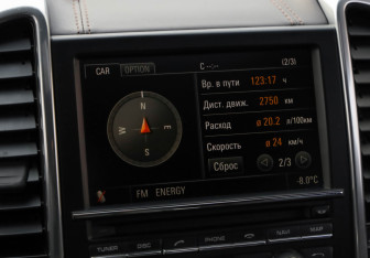 Подержанный автомобиль Porsche Cayenne 2010 года (19 фото)