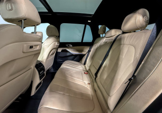 Подержанный автомобиль BMW X5 2020 года (13 фото)