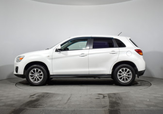 Подержанный автомобиль Mitsubishi ASX 2013 года (8 фото)