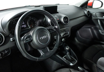 Подержанный автомобиль Audi A1 2016 года (11 фото)